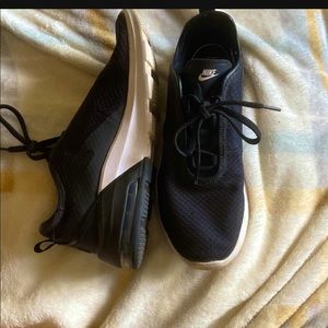 NIKE AIR MAX MOTION 2